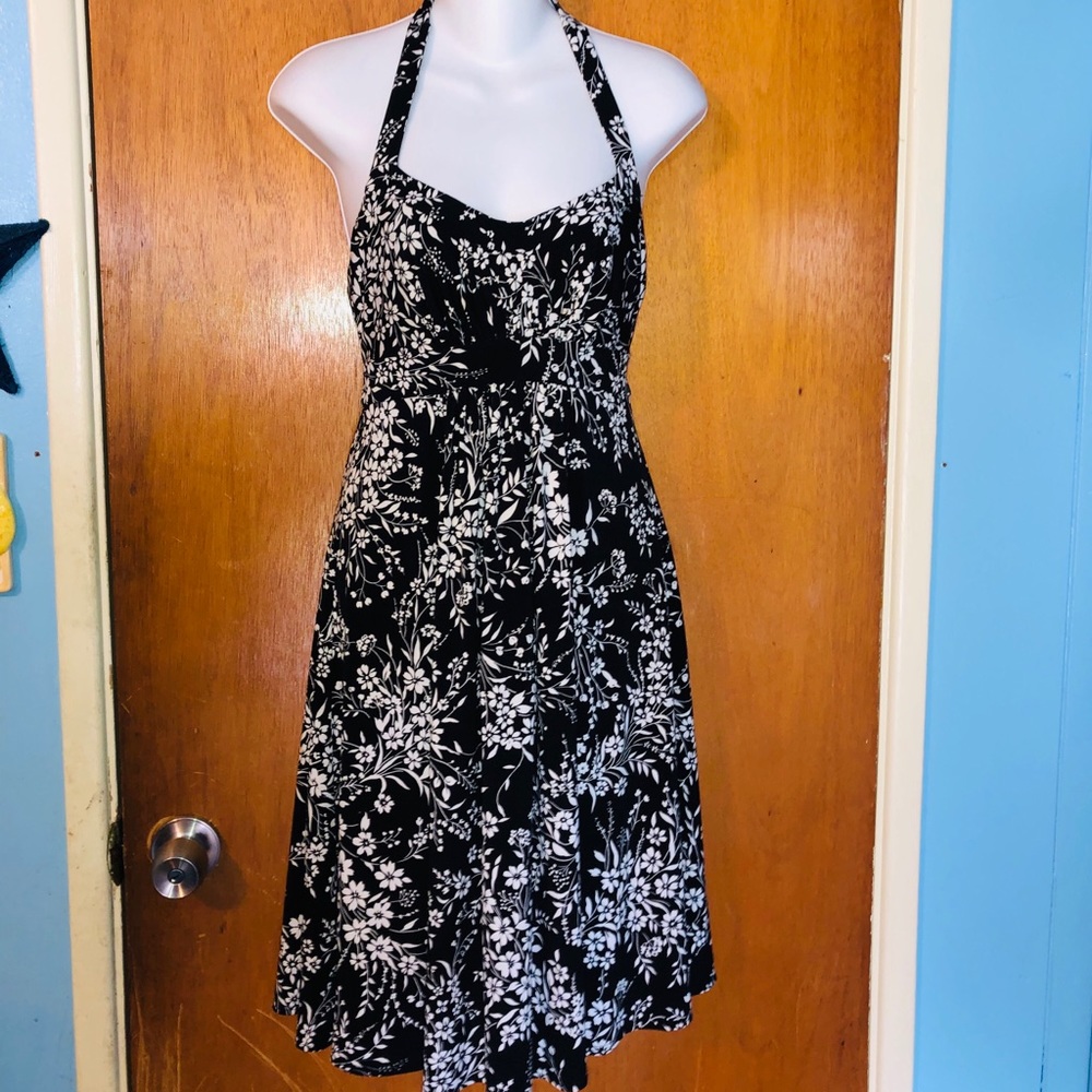 White House Black Market (2) Floral Dress